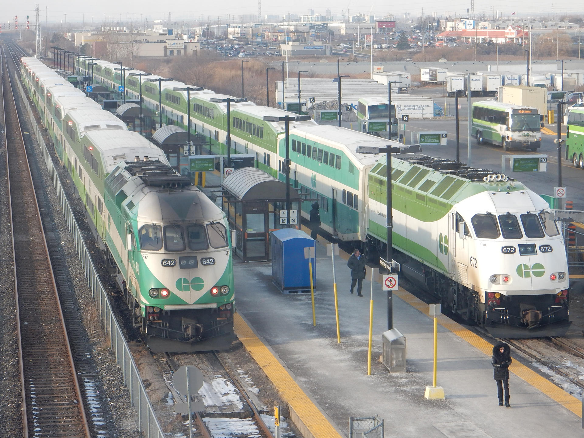 GO Transit 642 and 672 DSCN2571 by rlkitterman on DeviantArt