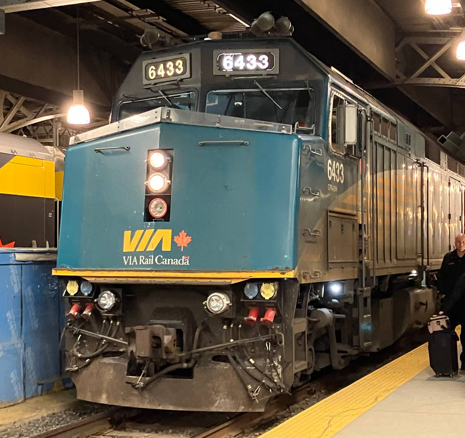 Mult 6433 Via 6433/76 at Toronto Union IMG 8882 by rlkitterman on DeviantArt