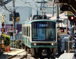 Enoden 2053 enters Enoshima DSCN4224