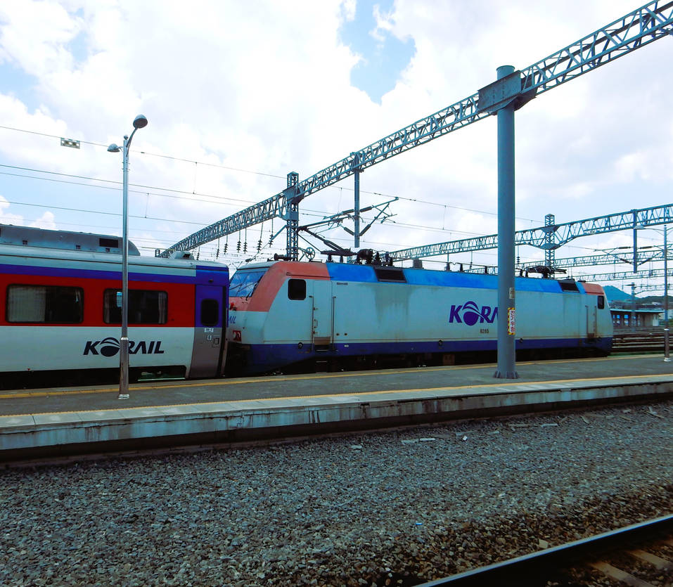 Korail 8265/Mugunghwa arrive at Mokpo DSCN8100 by rlkitterman on DeviantArt