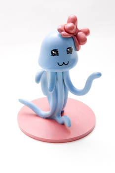 Kurarin resin toy