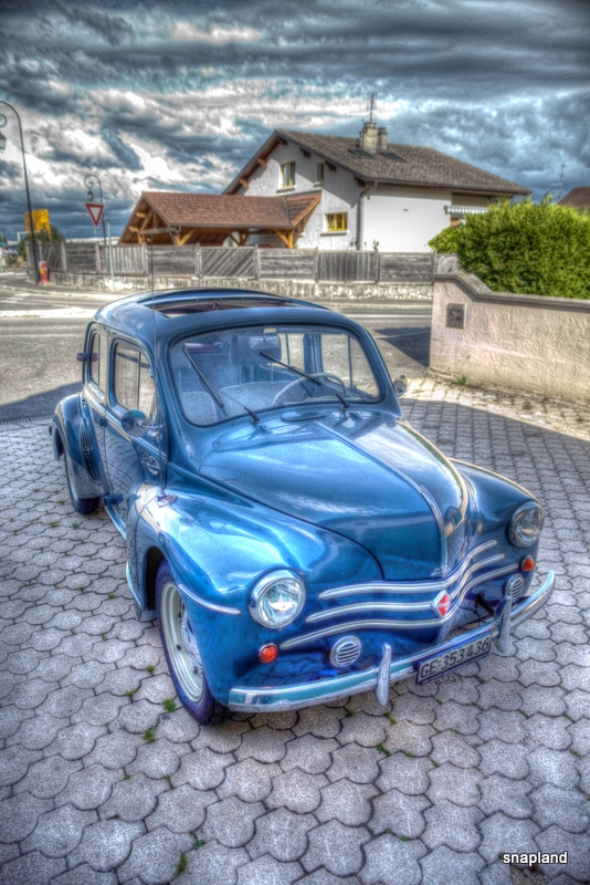 Renault 4cv HDR Color