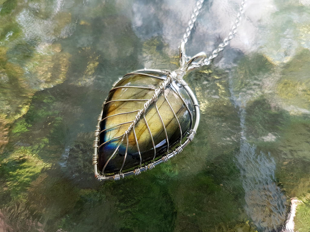 Leaf necklace with labradorite gemstone by jessy25522