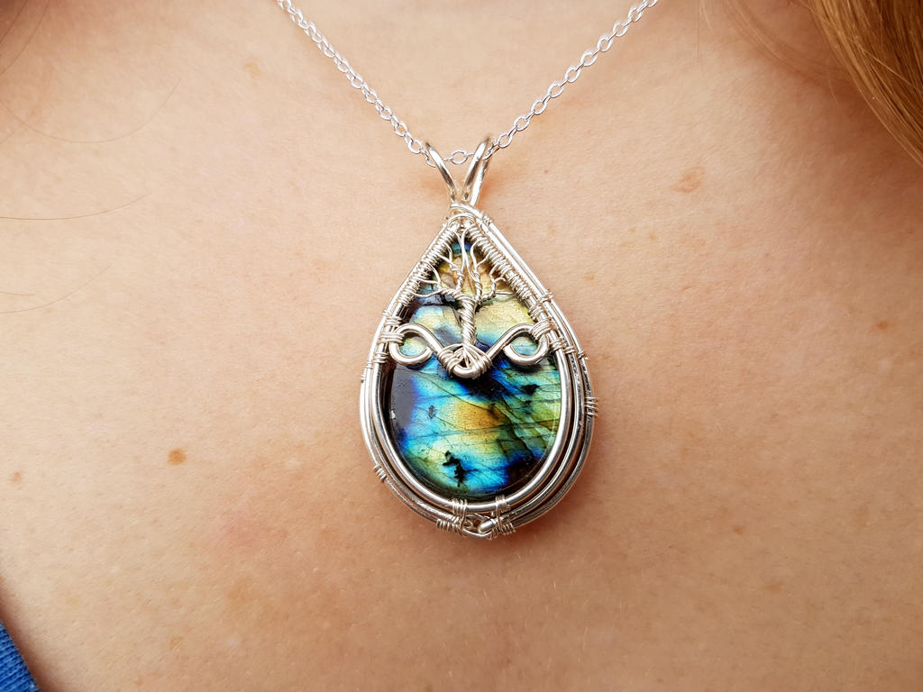 Labradorite pendant by jessy25522