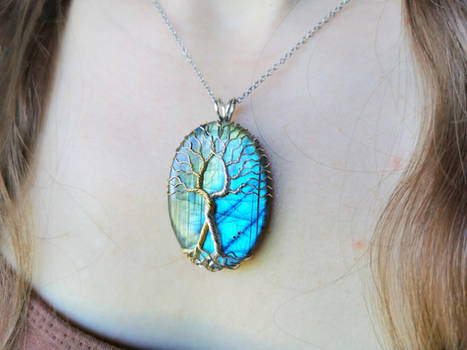 Labradorite pendant.