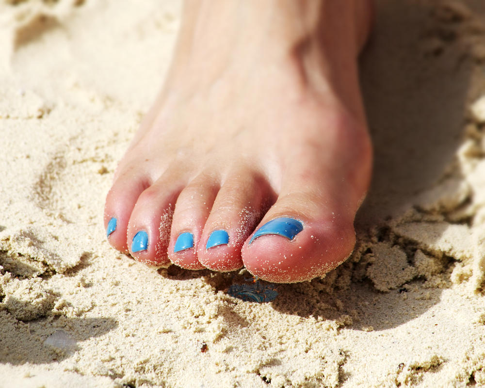 Holiday feet. Beach feet. Teen feet пляж. Sandy Toes. Beach feet up.