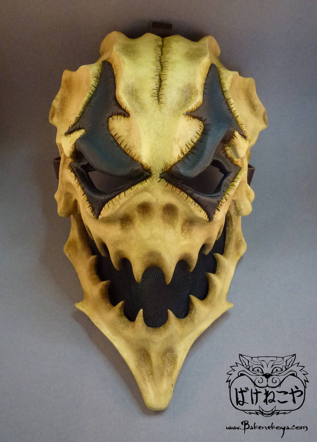 Finished Harlequin skull mask by Bakenekoya