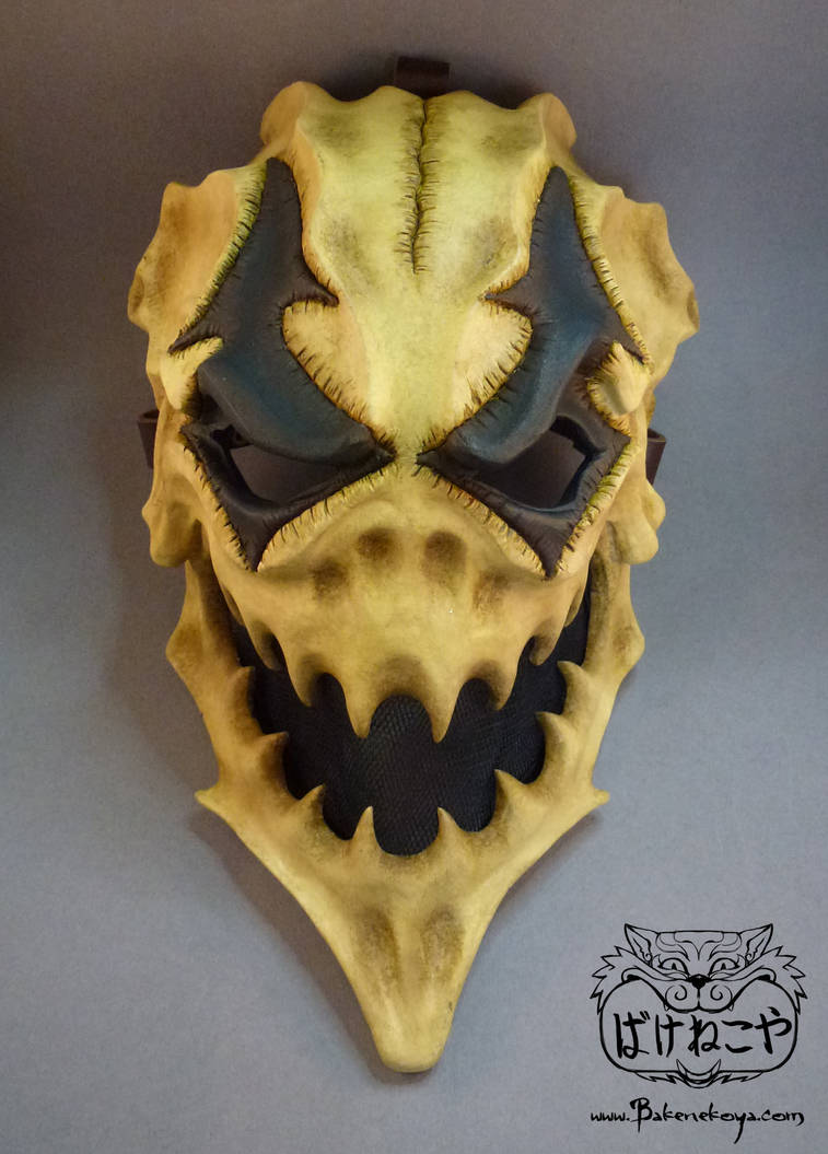Finished Harlequin skull mask by Bakenekoya