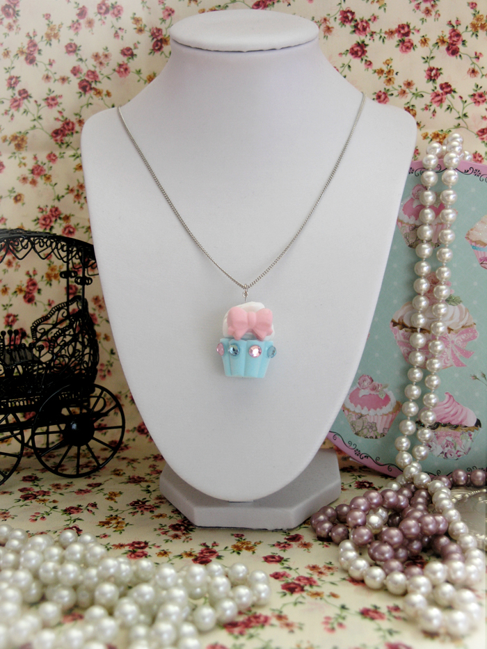 Cupcake Necklace