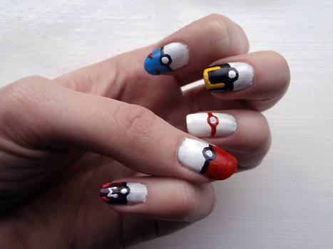 Pokeball Nail Art