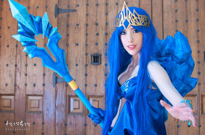 Janna Frost Queen Cosplay LOL