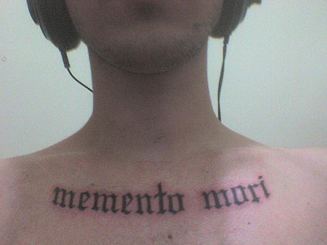 Аве на латыни. Тату Помни о смерти. Помни о смерти на латыни. Татуировка Memento. Татуировка Memento Mori.