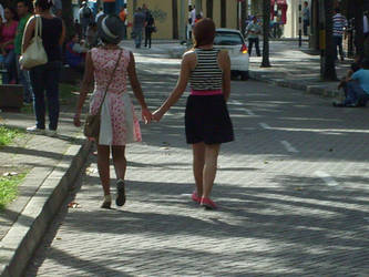 Amigas caminando