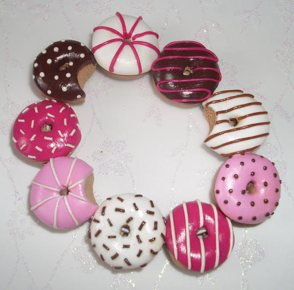 Pink doughnut bracelet 2