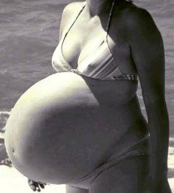 Большая беременность. Беременные с огромным животом. Самые большие животы у беременных. Самый большой живот у беременной. Самые большие животы у женщин.