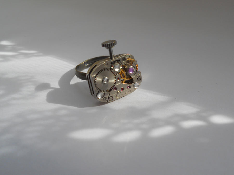 Steampunk mechanical ring with zircons