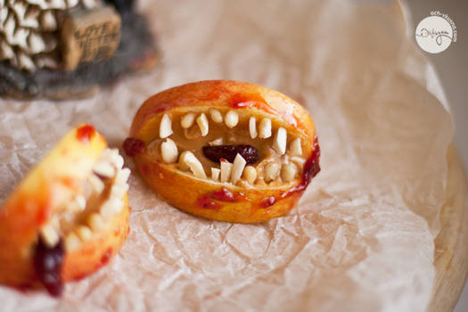 Apple jaws for Halloween (vegan)