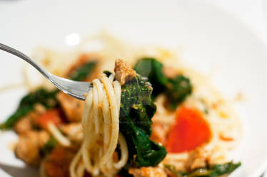Spaghetti with soy meat, tomatoes and spinach