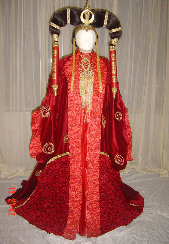 Queen Amidala’s senat gown by azdaja on DeviantArt