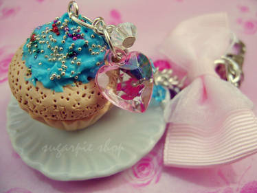 GIRLIE CUPCAKE KEYRING