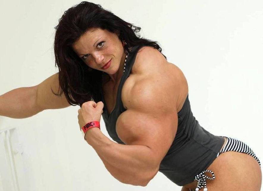 Oana Huge Biceps2