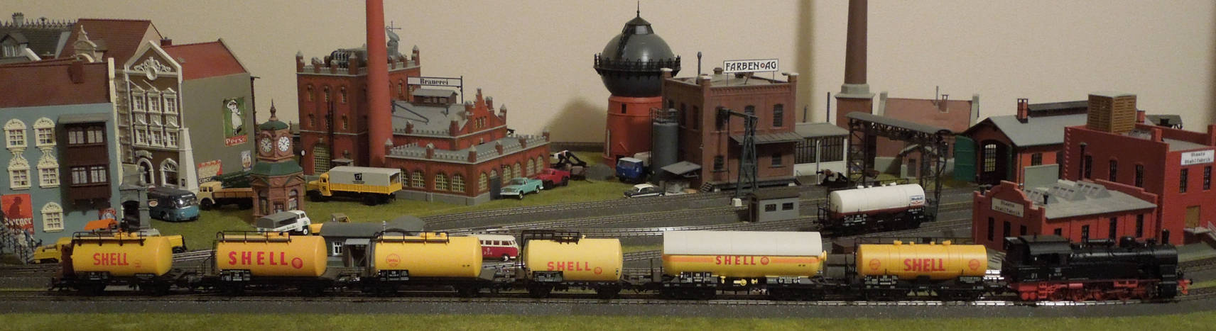 BR 94 713 with Shell Tank Cars 1 by MarcusStarkiller on DeviantArt