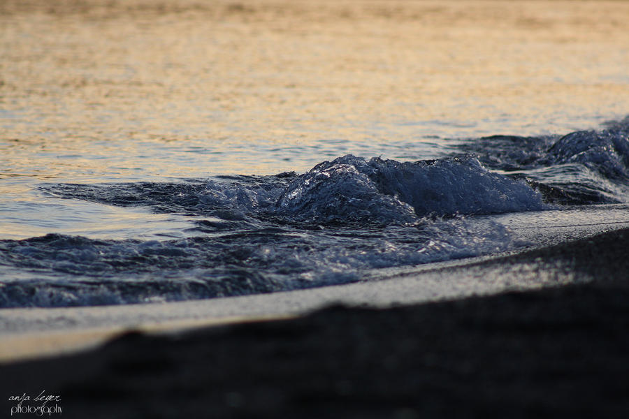 waves of Becici