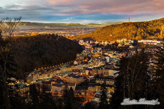 Zapad Slunce, stin a Karlovy Vary