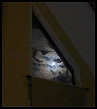Moon in window. L1020415