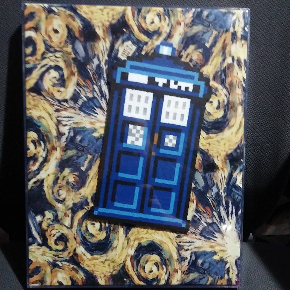 Framed TARDIS perler