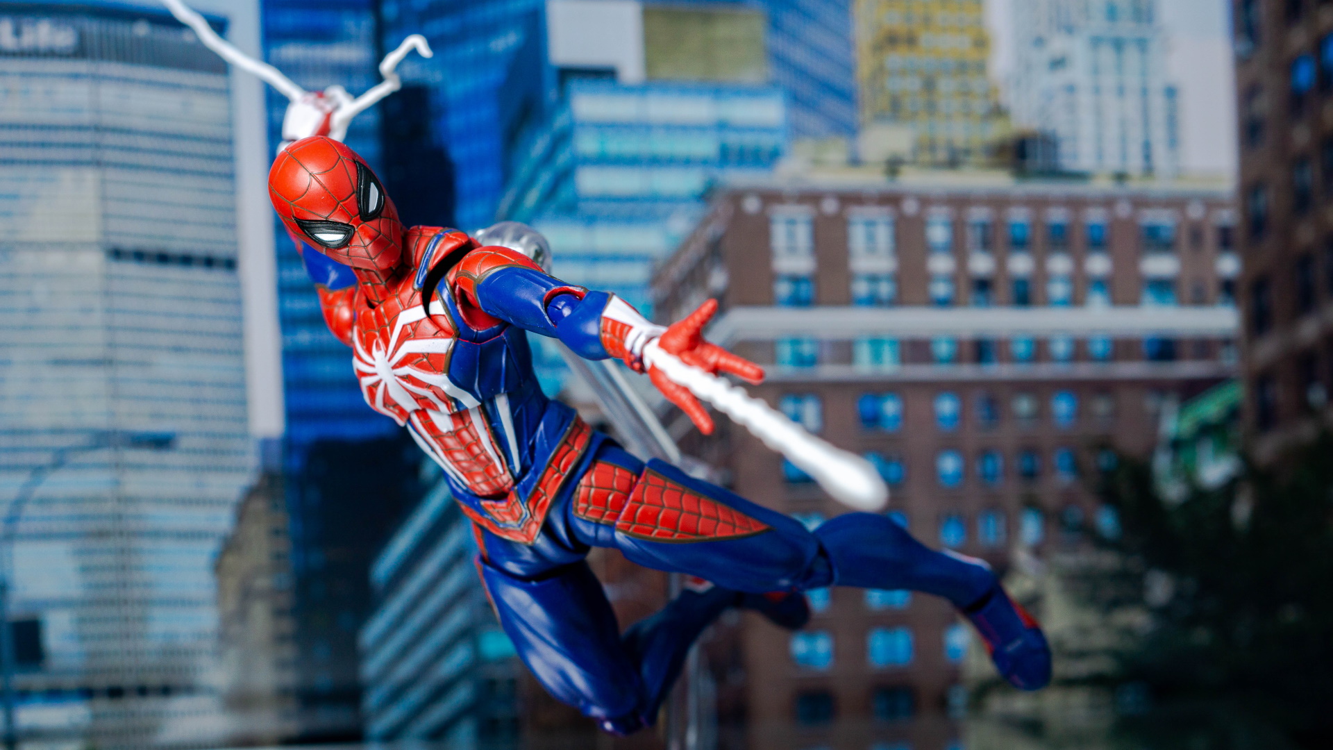Spider-Man: No Way Home S.H.Figuarts Spider-Man (New Red & Blue Suit)