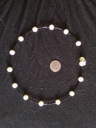 Memory-wire necklace: ecru pearls