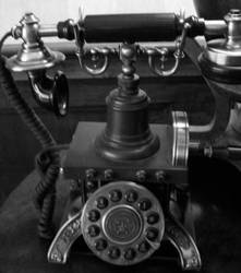 Telephone : Black and White