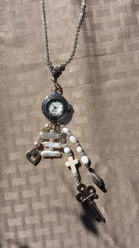 clock necklace 