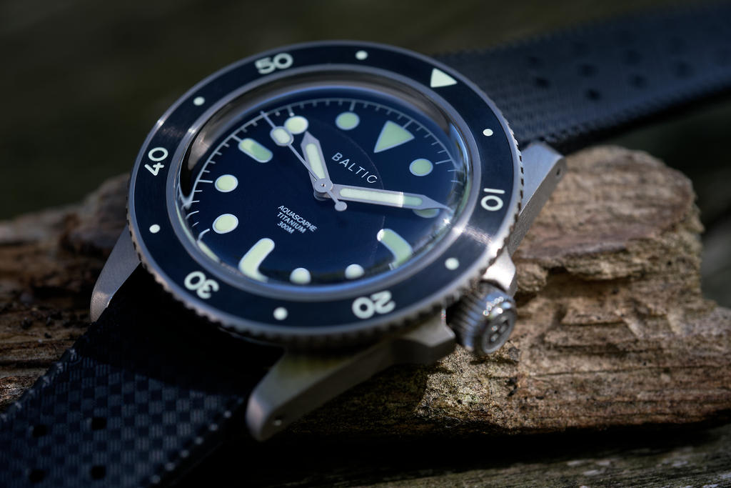 Baltic Watch - tome 3 - Page 2 Baltic_titanium_aquascaphe_by_paflechien33_dfdngkg-fullview.jpg?token=eyJ0eXAiOiJKV1QiLCJhbGciOiJIUzI1NiJ9.eyJzdWIiOiJ1cm46YXBwOjdlMGQxODg5ODIyNjQzNzNhNWYwZDQxNWVhMGQyNmUwIiwiaXNzIjoidXJuOmFwcDo3ZTBkMTg4OTgyMjY0MzczYTVmMGQ0MTVlYTBkMjZlMCIsIm9iaiI6W1t7ImhlaWdodCI6Ijw9NjgzIiwicGF0aCI6IlwvZlwvZTNhYzZiNGEtNTc5Yy00ZTgxLThjNWYtODU0OWQ3ZTEzYWVjXC9kZmRuZ2tnLTAyZjdlMWIxLWUwZDQtNDhiOC1iMThjLTFlZmNlNDU0NTY4OS5qcGciLCJ3aWR0aCI6Ijw9MTAyNCJ9XV0sImF1ZCI6WyJ1cm46c2VydmljZTppbWFnZS5vcGVyYXRpb25zIl19