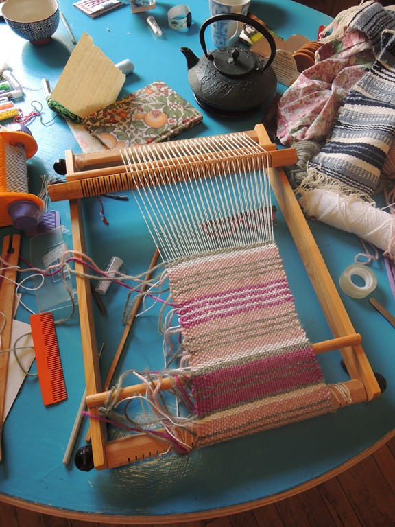 Green and pink weaving - WIP.1 : On the loom by AloiInTheSky