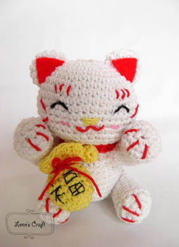 Maneki-neko-fu amigurumi crochet doll