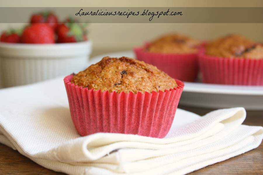 Rolled oats, dark chocolate and strawberry muffins