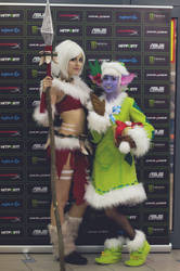 Snow Bunny Nidalee, Earnest Elf Tristana cosplay 2