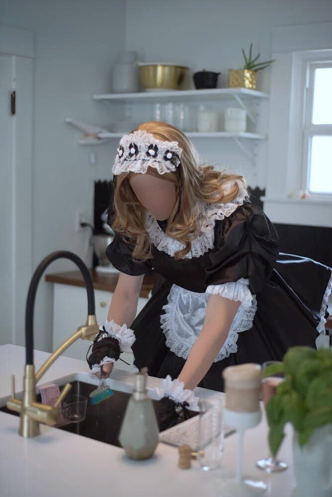 Maid cleans. The Maid cleans Toms House. Yui Maid Cleaning you. Miss inconspicuous Maid Cleaning co.! Horror game.