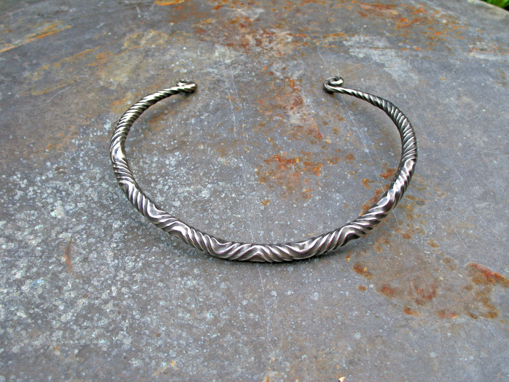 Tapered Hexbar Torc