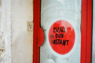 Paris Le Marais: Red Moment