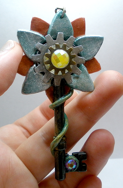 Gear Flower with Key Necklace Pendant