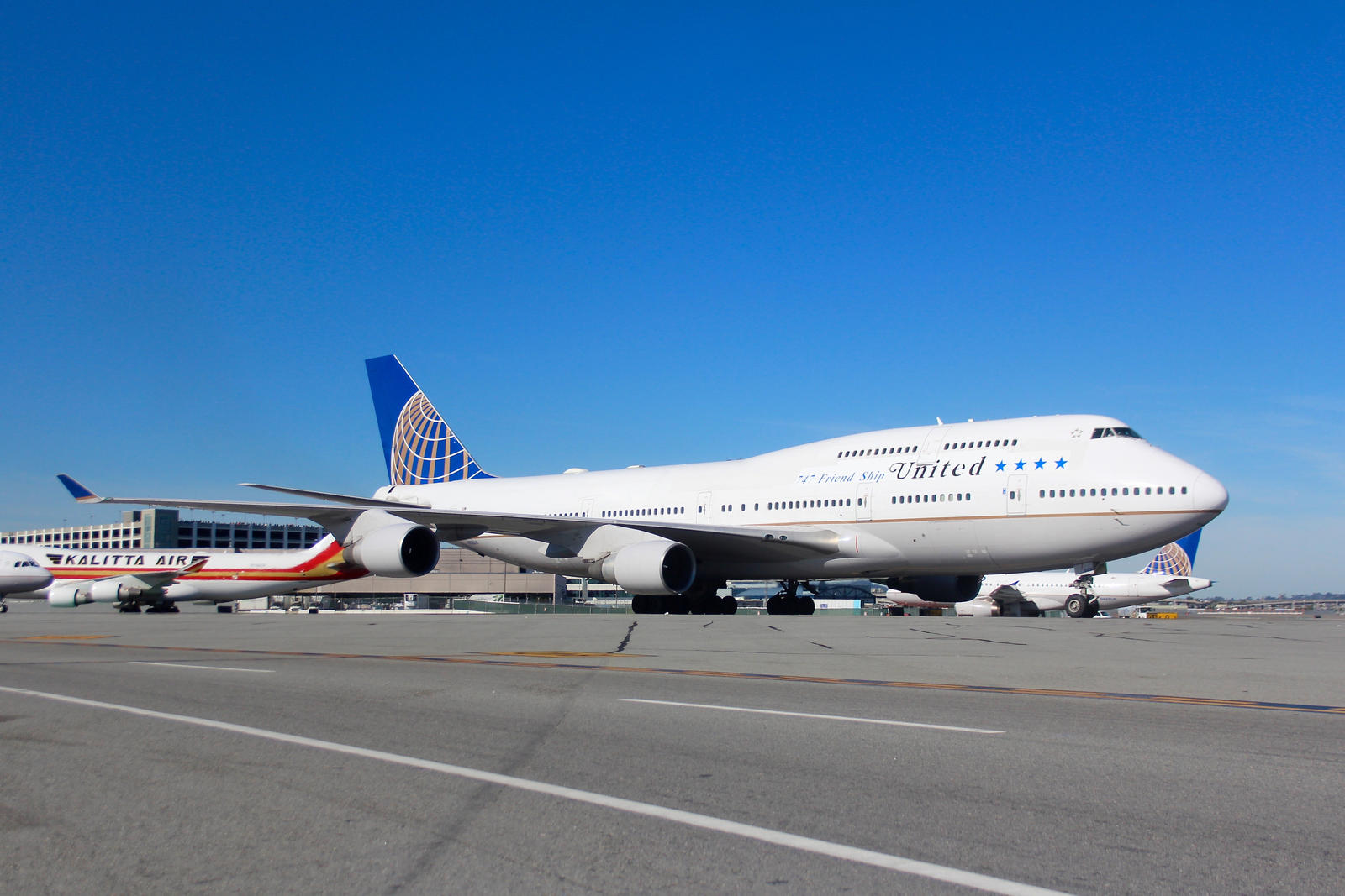 United Airlines Boeing 747-422