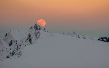 full moon rising