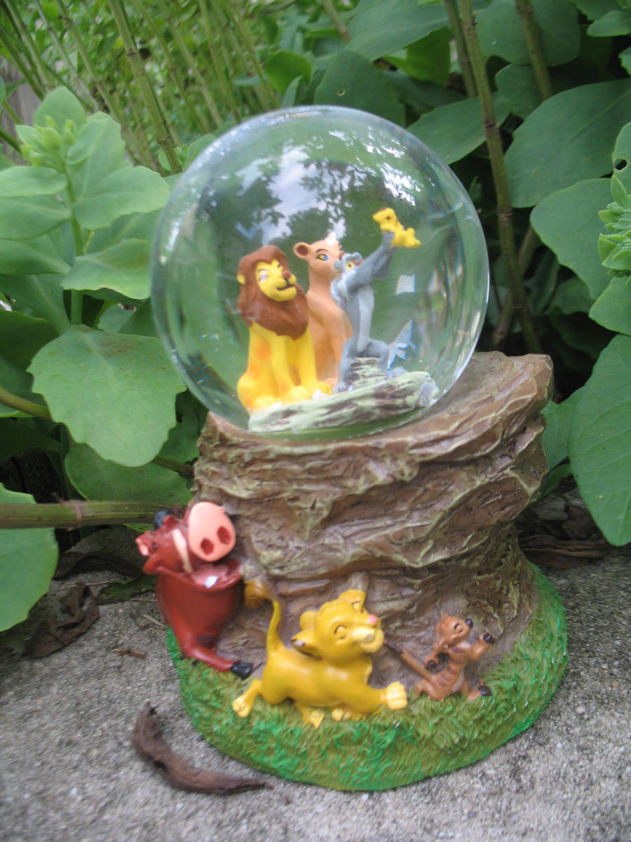 .:Lion King snowglobe:.