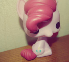 Pinkie pie POP figure