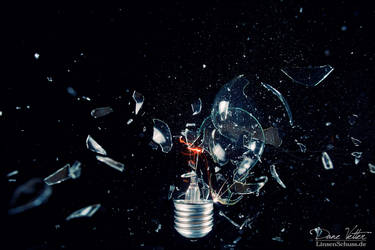 Burst light bulb II by LinsenSchuss