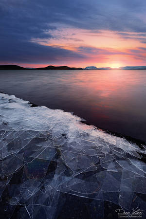 Ice sheets on the shore by LinsenSchuss