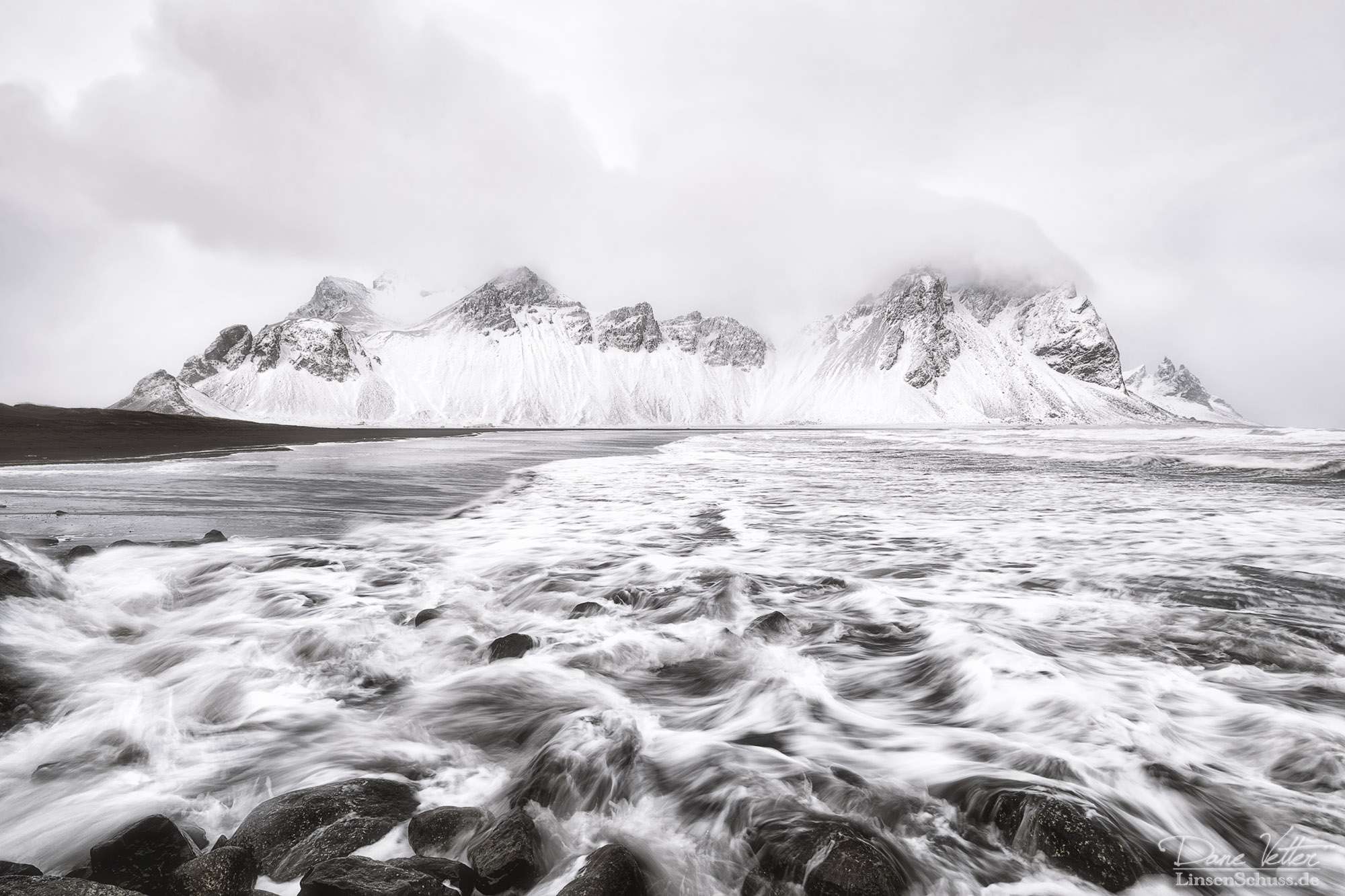 The Vestrahorn in the snow by LinsenSchuss